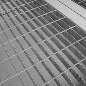 20FT x 8FT Gefahrstoffcontainer mit Gitterboden & Auffangwanne (Bunded Store)