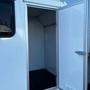 Motorradanhänger mit Aufbau